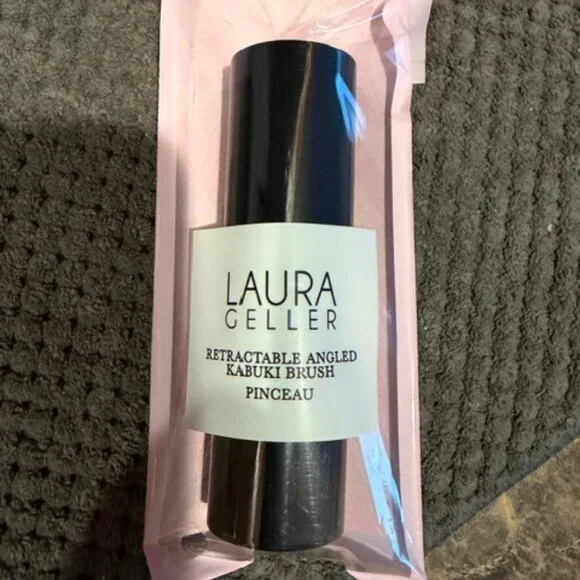 Laura Geller Retractable Angled Kabuki Brush - Picture 1 of 2